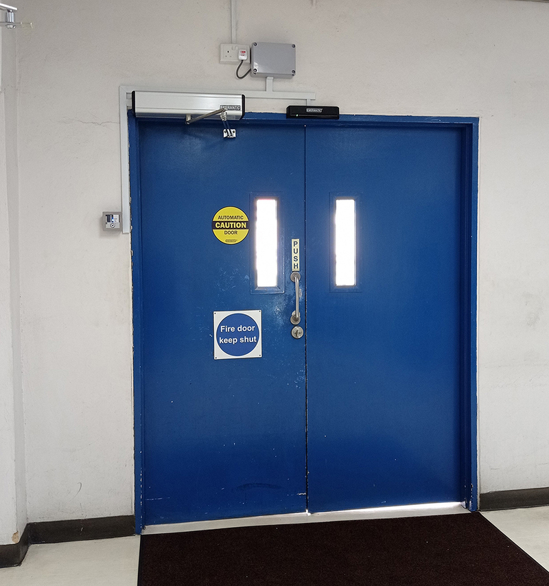 Misumi Factory Fired Rated Auto Swing Door with Flashing Light and Buzzer